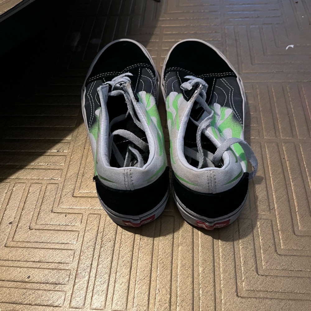 Vans - Picture 6 of 7